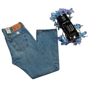 Levi's NWOT 501 Light Wash Distressed Straight Jeans Men 36 x 32